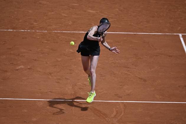 2025 Roland-Garros - Day 8 PARIS, FRANCE - JUNE 01: Elina Svitolina of Ukraine plays against Jasmine Paolini (not seen) of Italy during the Women s Singles fourth Round match on Day Eight of the 2025 French Open at Roland Garros on June 01, 2025 in Paris, France. Burak Akbulut Anadolu Paris France. Editorial use only. Please get in touch for any other usage.  Copyright: x2025xAnadoluxBurakxAkbulutx