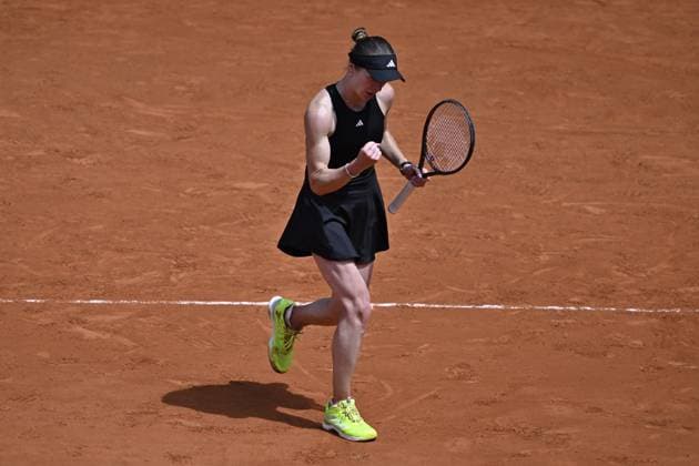 2025 Roland-Garros - Day 8 PARIS, FRANCE - JUNE 01: Elina Svitolina of Ukraine plays against Jasmine Paolini (not seen) of Italy during the Women s Singles fourth Round match on Day Eight of the 2025 French Open at Roland Garros on June 01, 2025 in Paris, France. Burak Akbulut Anadolu Paris France. Editorial use only. Please get in touch for any other usage.  Copyright: x2025xAnadoluxBurakxAkbulutx