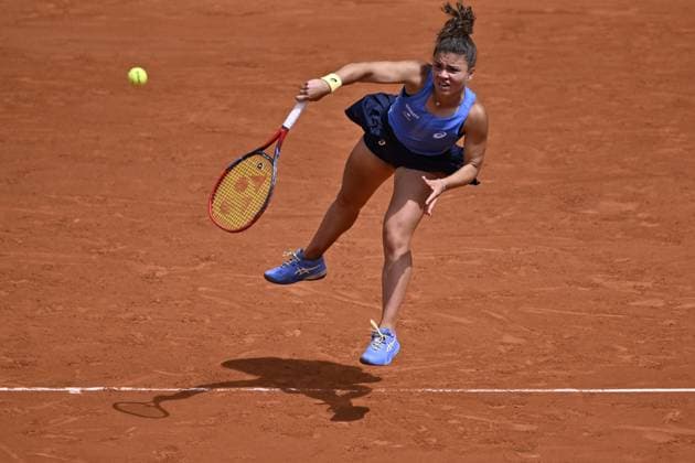 2025 Roland-Garros - Day 8 PARIS, FRANCE - JUNE 01: Jasmine Paolini of Italy plays against Elina Svitolina of Ukraine (not seen) during the Women s Singles fourth Round match on Day Eight of the 2025 French Open at Roland Garros on June 01, 2025 in Paris, France. Burak Akbulut Anadolu Paris France. Editorial use only. Please get in touch for any other usage.  Copyright: x2025xAnadoluxBurakxAkbulutx