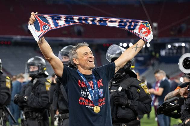 Luis Enrique Paris Saint Germain, Coach, Head coach celebrates with fan scarf and medal GER, Paris Saint Germain vs Inter Milan, Football, Men, UEFA Champions League Final Muenchen 2025, Season 2024 2025, 31 05 2025, GER, Paris Saint Germain vs Inter Milan, Football, Men, UEFA Champions League Final Muenchen 2025, Season 2024 2025, 31 05 2025 Muenchen Copyright: xEibner-Pressefoto WolfgangxFrankx EP_WFK