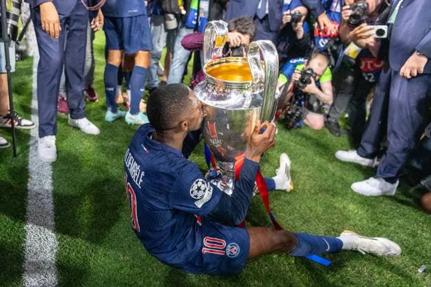 Ousmane Dembele Paris Saint Germain, 10 kuesst die UEFA Champions League Trophaee, Pokal GER, Paris Saint Germain vs Inter Milan, Football, Men, UEFA Champions League Final Muenchen 2025, Season 2024 2025, 31 05 2025, GER, Paris Saint Germain vs Inter Milan, Football, Men, UEFA Champions League Final Muenchen 2025, Season 2024 2025, 31 05 2025 Muenchen Copyright: xEibner-Pressefoto WolfgangxFrankx EP_WFK