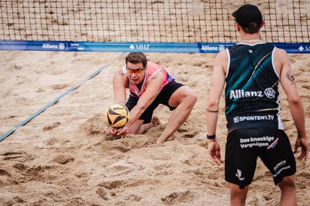 Beach volleyball men Allianz German Beach Tour 2025 Tourstop Hamburg 01 06 2025 Jonas Kaminski plays the ball Hamburg Active City Arena Heiligengeistf Hamburg Germany