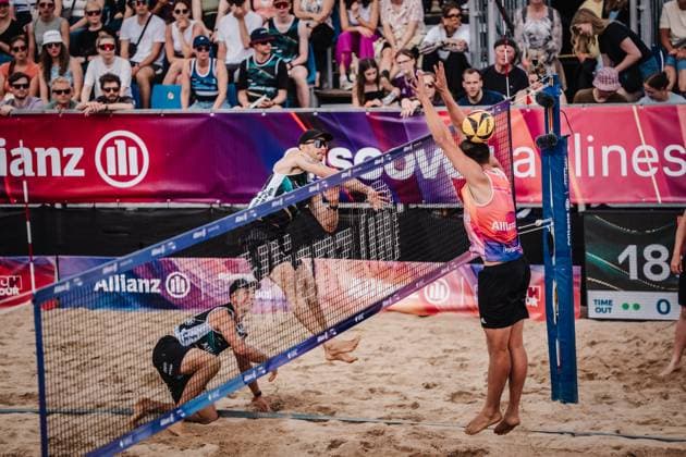Beach volleyball men Allianz German Beach Tour 2025 Tourstop Hamburg 01 06 2025 v l Lukas Pfretzschner attacking against Jonas Kaminski Hamburg Active City Arena Heiligengeistf Hamburg Germany