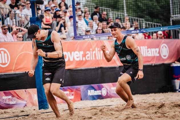 Beach volleyball men Allianz German Beach Tour 2025 Tourstop Hamburg 01 06 2025 v l Lukas Pfretzschner and Sven Winter cheer Hamburg Active City Arena Heiligengeistf Hamburg Germany