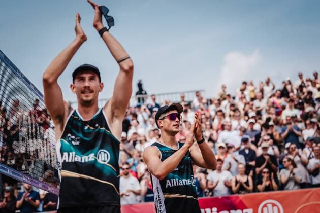 Beach volleyball men Allianz German Beach Tour 2025 Tourstop Hamburg 01 06 2025 v l Lukas Pfretzschner and Sven Winter are happy about the victory in the semi-finals Hamburg Active City Arena Heiligengeistf Hamburg Germany