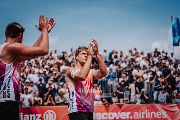 Beach volleyball men Allianz German Beach Tour 2025 Tourstop Hamburg 01 06 2025 f l Jonas Kaminski and Luis Kubo after losing the semi-final Hamburg Active City Arena Heiligengeistf Hamburg Germany