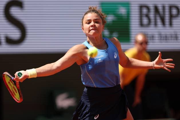 ROLAND GARROS 2025 Thierry Larret MAXPPP - PARIS (75) 01 06 2025 Thierry Larret Maxppp. Tennis. Roland Garros 2025. Internationaux de France de tennis. Stade Roland Garros, Paris (75). Le 1er juin 2025. Court Philippe Chatrier : Jasmine PAOLI (ITA) vs Elina SVITOLINA (UKR) PARIS (75) STADE ROLAND GARROS PARIS ILE DE FRANCE FRANCE  Copyright: xMAXPPPxThierryxLarretx TLR202506019479 TLR202506019479