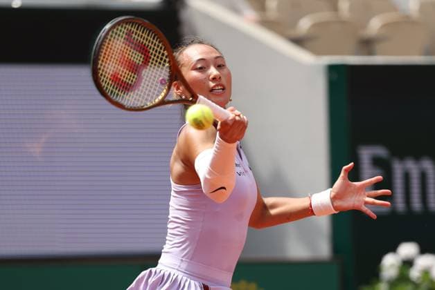 ROLAND GARROS 2025 Thierry Larret MAXPPP - PARIS (75) 01 06 2025 Thierry Larret Maxppp. Tennis. Roland Garros 2025. Internationaux de France de tennis. Stade Roland Garros, Paris (75). Le 1er juin 2025. Court Suzanne Lenglen : Ludmila SAMSONOVA (RUS) vs Quiwen ZHENG (CHN) PARIS (75) STADE ROLAND GARROS PARIS ILE DE FRANCE FRANCE  Copyright: xMAXPPPxThierryxLarretx TLR202506019599 TLR202506019599