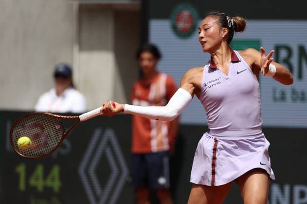 ROLAND GARROS 2025 Thierry Larret MAXPPP - PARIS (75) 01 06 2025 Thierry Larret Maxppp. Tennis. Roland Garros 2025. Internationaux de France de tennis. Stade Roland Garros, Paris (75). Le 1er juin 2025. Court Suzanne Lenglen : Ludmila SAMSONOVA (RUS) vs Quiwen ZHENG (CHN) PARIS (75) STADE ROLAND GARROS PARIS ILE DE FRANCE FRANCE  Copyright: xMAXPPPxThierryxLarretx TLR202506019601 TLR202506019601