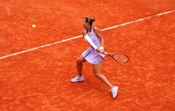 Qinwen Zheng in fourth round action French Open Tennis, Day Eight, Tennis, Roland Garros, Paris, France - 01 Jun 2025 EDITORIAL USE ONLY No use with unauthorised audio, video, data, fixture lists, club league logos or live services. Online in-match use limited to 120 images, no video emulation. No use in betting, games or single club league player publications.  Copyright: xJavierxGarcia Shutterstockx 15334656af