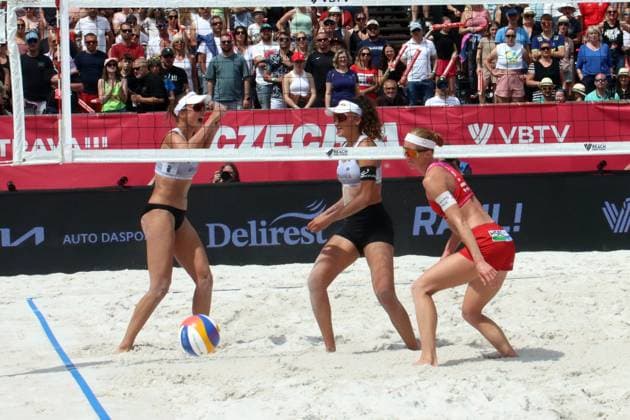 Beach Pro Tour Ostrava, 01 06 2025 Beach Pro Tour Ostrava, Beach Volleyball, Elite16, Ostrava, 01 06 2025 Picture cheering after match point of Vergé Dépré, Anouk SUI, 1 with Vergé Dépré, Zoé SUI, 2 , in front disappointed Dorina, Klinger AUT, 1 , bronze medal match Copyright: xBEAUTIFULxSPORTS NilsxKoepkex