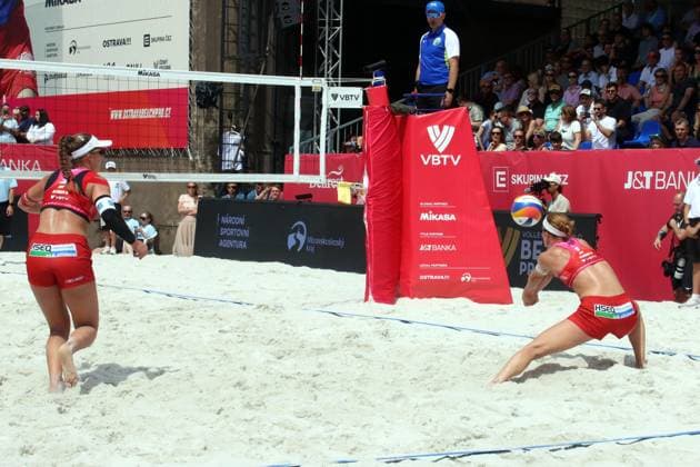 Beach Pro Tour Ostrava, 01 06 2025 Beach Pro Tour Ostrava, Beach Volleyball, Elite16, Ostrava, 01 06 2025 Picture Klinger, Dorina AUT, 1 and Klinger, Ronja AUT, 2 , bronze medal match Copyright: xBEAUTIFULxSPORTS NilsxKoepkex