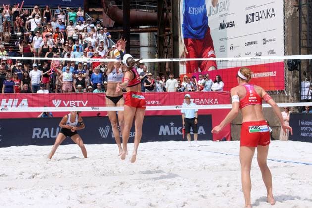 Beach Pro Tour Ostrava, 01 06 2025 Beach Pro Tour Ostrava, Beach Volleyball, Elite16, Ostrava, 01 06 2025 Picture Vergé Dépré, Anouk SUI, 1, in block and Vergé Dépré, Zoé SUI, 2 against Klinger, Dorina AUT, 1 and Klinger, Ronja AUT, 2 , in attack , bronze medal match Copyright: xBEAUTIFULxSPORTS NilsxKoepkex