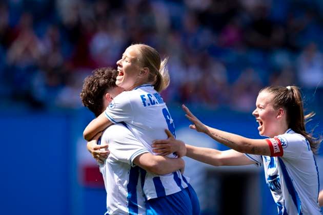 Regionalliga Nordost Frauen F C Hansa Rostock vs 1 FFV Erfurt Rostock 01 06 2025 Cheers, 1 0 by Laurentia Köhler 6 F C Hansa Rostock center , Elly Böttcher 9 F C Hansa Rostock left and Lara Montzki 15 F C Hansa Rostock right Regionalliga Nordost Frauen F C Hansa Rostock vs 1 FFV Erfurt Ostseestadion Rostock 01 06 2025 Copyright: xBEAUTIFULxSPORTS Duehringx