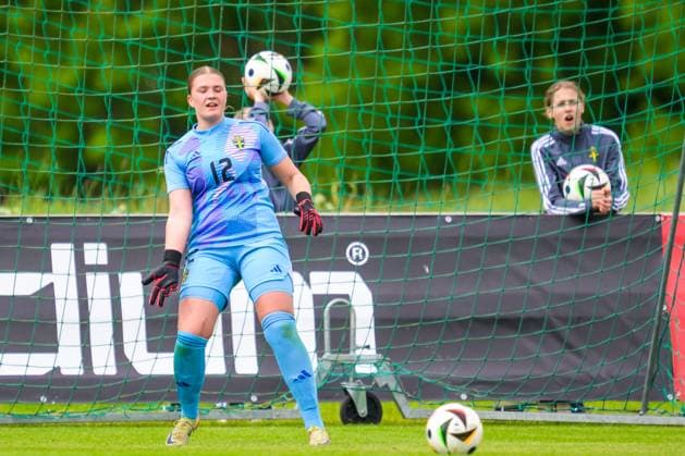 250601 Goalkeeper Izabelle Bardosen of Sweden during the international friendly football match between Sweden and Denmark on June 1, 2025 in Borgholm Photo Suvad Mrkonjic BILDBYRAN COP 170 SM0400 fotboll football soccer fotball u18 f18 sverige sweden danmark denmark dambbeng  Copyright: SUVADxMRKONJIC BB250601SM017