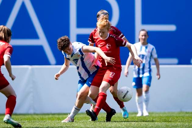 Regionalliga Nordost Frauen F C Hansa Rostock vs 1 FFV Erfurt Rostock 01 06 2025 Elly Böttcher 9 F C Hansa Rostock vs Antonia Janssen 27 1 FFV Erfurt Regionalliga Nordost Frauen F C Hansa Rostock vs 1 FFV Erfurt Ostseestadion Rostock 01 06 2025 Copyright: xBEAUTIFULxSPORTS Duehringx