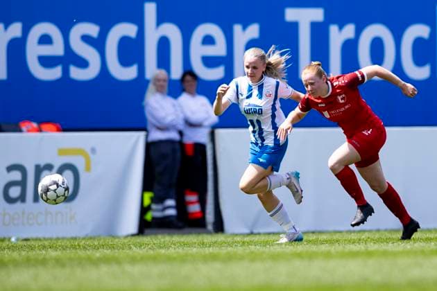 Regionalliga Nordost Frauen F C Hansa Rostock vs 1 FFV Erfurt Rostock 01 06 2025 Julia Hesse 17 F C Hansa Rostock vs Pia Huck 21 1 FFV Erfurt Regionalliga Nordost Frauen F C Hansa Rostock vs 1 FFV Erfurt Ostseestadion Rostock 01 06 2025 Copyright: xBEAUTIFULxSPORTS Duehringx