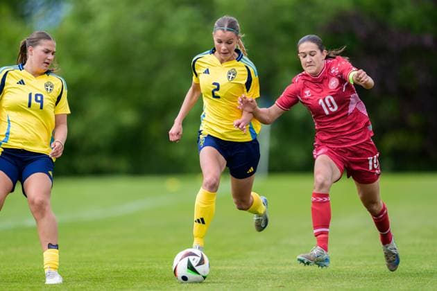 250601 Lova Sternvik of Sweden and Ida Sofie Rathe of Denmark during the international friendly football match between Sweden and Denmark on June 1, 2025 in Borgholm Photo Suvad Mrkonjic BILDBYRAN COP 170 SM0400 fotboll football soccer fotball u18 f18 sverige sweden danmark denmark dambbeng  Copyright: SUVADxMRKONJIC BB250601SM019