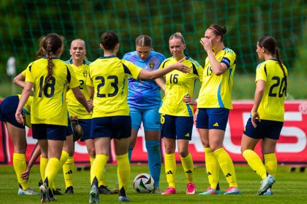 250601 Players of Sweden looks dejected during the international friendly football match between Sweden and Denmark on June 1, 2025 in Borgholm Photo Suvad Mrkonjic BILDBYRAN COP 170 SM0400 fotboll football soccer fotball u18 f18 sverige sweden danmark denmark dambbeng depp  Copyright: SUVADxMRKONJIC BB250601SM038