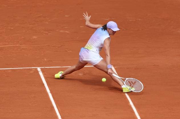 ROLAND GARROS 2025 Thierry Larret MAXPPP - PARIS (75) 01 06 2025 Thierry Larret Maxppp. Tennis. Roland Garros 2025. Internationaux de France de tennis. Stade Roland Garros, Paris (75). Le 1er juin 2025. Court Philippe Chatrier : Elena RYBAKINA (KAZ) vs Iga SWIATEK (POL) PARIS (75) STADE ROLAND GARROS PARIS ILE DE FRANCE FRANCE  Copyright: xMAXPPPxThierryxLarretx TLR202506019754 TLR202506019754