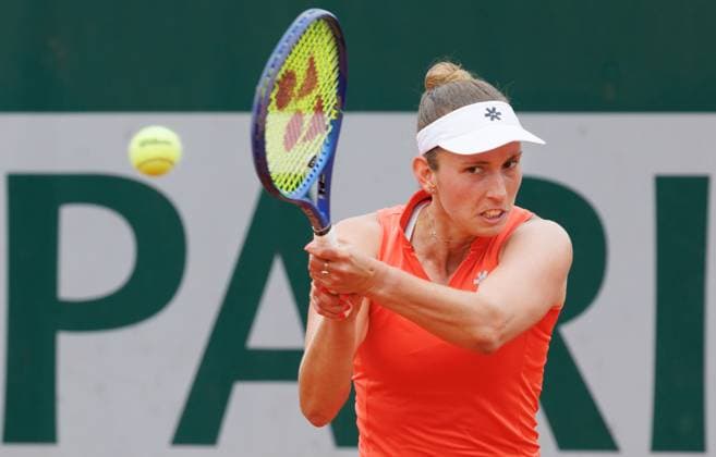 Belgian Elise Mertens pictured in action during a doubles tennis match between Belgian-Russian pair Mertens-Kudermetova and Italian-US pair Bronzetti-Li, in the third round of the women s doubles at the Roland Garros Grand Slam tennis tournament, Sunday 01 June 2025 in Paris, France. The 2025 edition of Roland Garros takes place from May 24th to June 8th 2025. BENOITxDOPPAGNE  x125925426x