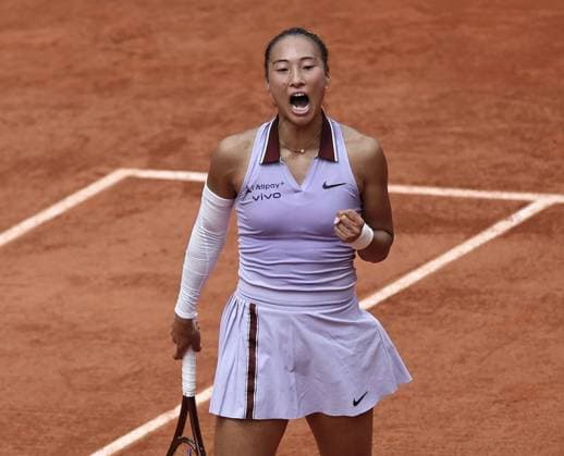 (250601) -- PARIS, June 1, 2025 -- Zheng Qinwen celebrates during the women s singles 4th round match between Liudmila Samsonova of Russia and Zheng Qinwen of China at the French Open tennis tournament at Roland Garros, Paris, France, June 1, 2025. ) (SP)FRANCE-PARIS-TENNIS-FRENCH OPEN-WOMEN S SINGLES LixJing 