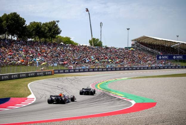 BARCELONA - Max Verstappen (Red Bull Racing) in action behind Andrea Kimi Antonelli (Mercedes) at the Circuit de Barcelona-Catalunya during the Spanish Grand Prix. ANP SANDER KING xVIxANPxSportx xxANPxIVx 529108915 originalFilename: 529108915.jpg
