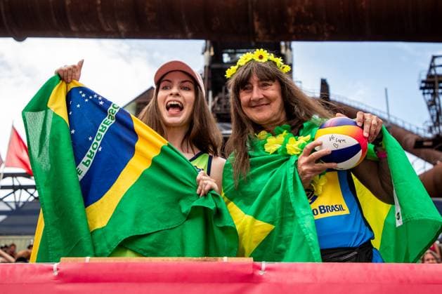 Fans with Brazilian flag in action during the Pro Tour Beach volleyball, Beachvolleyball tournament, category Elite, in Ostrava, Czech Republic, on June 1, 2025. Women s final Tina Graudina, Anastasija Samoilova of Latvia vs. Thamela Coradello Galil, Victoria Lopes Pereira Tosta of Brazil. (CTKxPhoto VladimirxPrycek) CTKPhotoP2025060103736  CTKPhotoP2025060103736