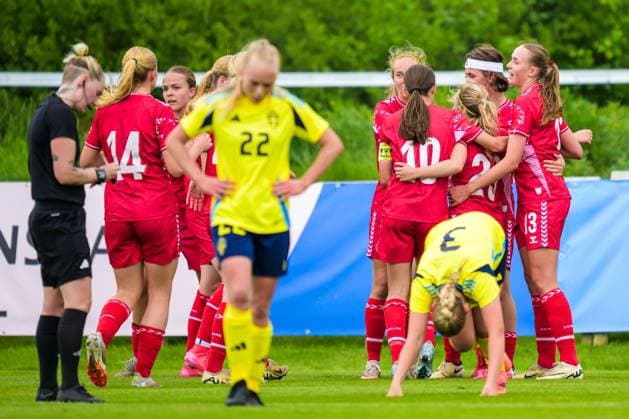 250601 Flora Hojer of Denmark celebrates after 2 3 during the international friendly football match between Sweden and Denmark on June 1, 2025 in Borgholm Photo Suvad Mrkonjic BILDBYRAN COP 170 SM0400 fotboll football soccer fotball u18 f18 sverige sweden danmark denmark dambbeng jubel  Copyright: SUVADxMRKONJIC BB250601SM095