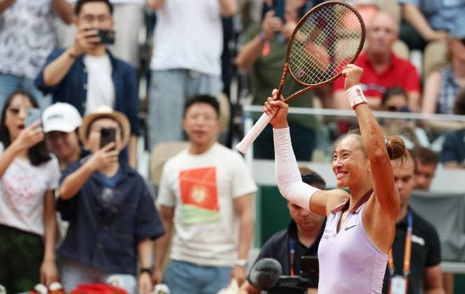 (250601) -- PARIS, June 1, 2025 -- Zheng Qinwen celebrates after the women s singles 4th round match between Liudmila Samsonova of Russia and Zheng Qinwen of China at the French Open tennis tournament at Roland Garros, Paris, France, June 1, 2025. ) (SP)FRANCE-PARIS-TENNIS-FRENCH OPEN-WOMEN S SINGLES GaoxJing 