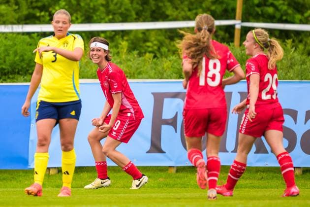 250601 Flora Hojer of Denmark celebrates after 2 3 during the international friendly football match between Sweden and Denmark on June 1, 2025 in Borgholm Photo Suvad Mrkonjic BILDBYRAN COP 170 SM0400 fotboll football soccer fotball u18 f18 sverige sweden danmark denmark dambbeng jubel  Copyright: SUVADxMRKONJIC BB250601SM097