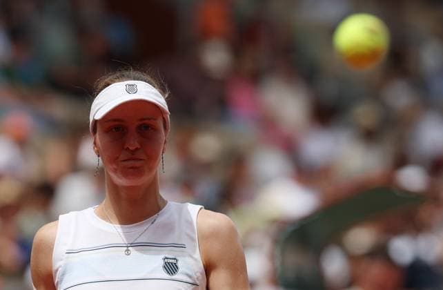 (250601) -- PARIS, June 1, 2025 -- Liudmila Samsonova reacts during the women s singles 4th round match between Liudmila Samsonova of Russia and Zheng Qinwen of China at the French Open tennis tournament at Roland Garros, Paris, France, June 1, 2025. ) (SP)FRANCE-PARIS-TENNIS-FRENCH OPEN-WOMEN S SINGLES GaoxJing 