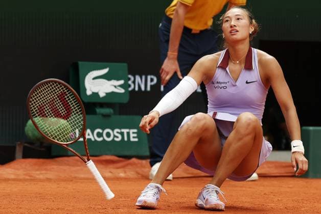 (250601) -- PARIS, June 1, 2025 -- Zheng Qinwen celebrates after the women s singles 4th round match between Liudmila Samsonova of Russia and Zheng Qinwen of China at the French Open tennis tournament at Roland Garros, Paris, France, June 1, 2025. ) (SP)FRANCE-PARIS-TENNIS-FRENCH OPEN-WOMEN S SINGLES GaoxJing 
