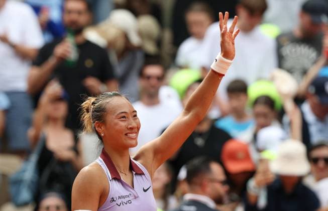 (250601) -- PARIS, June 1, 2025 -- Zheng Qinwen celebrates after the women s singles 4th round match between Liudmila Samsonova of Russia and Zheng Qinwen of China at the French Open tennis tournament at Roland Garros, Paris, France, June 1, 2025. ) (SP)FRANCE-PARIS-TENNIS-FRENCH OPEN-WOMEN S SINGLES GaoxJing 