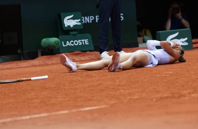 (250601) -- PARIS, June 1, 2025 -- Zheng Qinwen celebrates after the women s singles 4th round match between Liudmila Samsonova of Russia and Zheng Qinwen of China at the French Open tennis tournament at Roland Garros, Paris, France, June 1, 2025. ) (SP)FRANCE-PARIS-TENNIS-FRENCH OPEN-WOMEN S SINGLES GaoxJing 