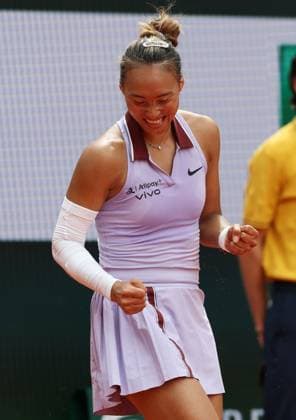 (250601) -- PARIS, June 1, 2025 -- Zheng Qinwen celebrates after the women s singles 4th round match between Liudmila Samsonova of Russia and Zheng Qinwen of China at the French Open tennis tournament at Roland Garros, Paris, France, June 1, 2025. ) (SP)FRANCE-PARIS-TENNIS-FRENCH OPEN-WOMEN S SINGLES GaoxJing 