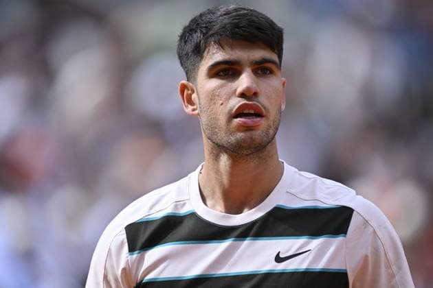 2025 Roland-Garros - Day 8 PARIS, FRANCE - JUNE 01: Carlos Alcaraz of Spain and Ben Shelton (not seen) of USA compete during the Men s Singles Fourth Round match on Day Eight of the 2025 French Open at Roland Garros on June 01, 2025 in Paris, France. Burak Akbulut Anadolu Paris France. Editorial use only. Please get in touch for any other usage.  Copyright: x2025xAnadoluxBurakxAkbulutx