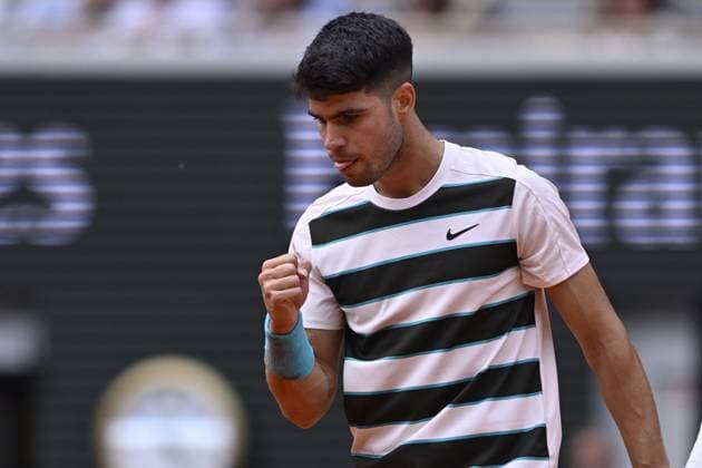 2025 Roland-Garros - Day 8 PARIS, FRANCE - JUNE 01: Carlos Alcaraz of Spain and Ben Shelton (not seen) of USA compete during the Men s Singles Fourth Round match on Day Eight of the 2025 French Open at Roland Garros on June 01, 2025 in Paris, France. Burak Akbulut Anadolu Paris France. Editorial use only. Please get in touch for any other usage.  Copyright: x2025xAnadoluxBurakxAkbulutx