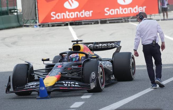 01 06 2025, Circuit de Catalunya, Barcelona, Formula 1 Aramco Spanish Grand Prix 2025 , pictured A frustrated Max Verstappen NLD , Oracle Red Bull Racing after the race Photo by Hasan Bratic DeFodi Images