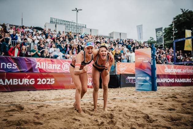 Beach volleyball women Allianz German Beach Tour 2025 Tourstop Hamburg 01 06 2025 f l Lea Kunst and Melanie Paul win the tournament in Hamburg and cheer Hamburg Active City Arena Heiligengeistf Hamburg Germany
