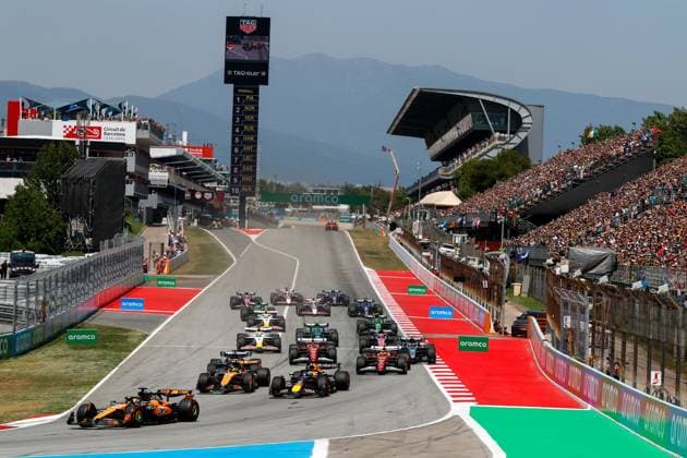 Start, 81 Oscar Piastri AUS, McLaren F1 Team , 4 Lando Norris GBR, McLaren F1 Team , 1 Max Verstappen NLD, Oracle Red Bull Racing , F1 Grand Prix of Spain at Circuit de Barcelona Catalunya on June 1, 2025 in Barcelona, Spain Photo by HOCH ZWEI Barcelona Spain