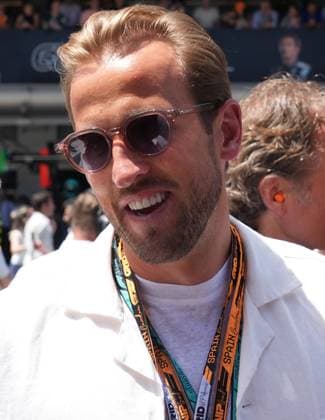 01 06 2025, Circuit de Catalunya, Barcelona, Formula 1 Aramco Spanish Grand Prix 2025 , pictured The England national team at the Formula 1 in Barcelona Harry Kane Photo by Hasan Bratic DeFodi Images