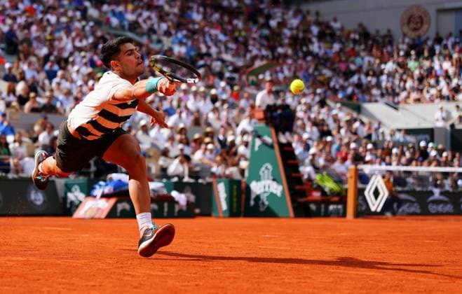 Carlos Alcaraz French Open Tennis, Day Eight, Tennis, Roland Garros, Paris, France - 01 Jun 2025 EDITORIAL USE ONLY No use with unauthorised audio, video, data, fixture lists, club league logos or live services. Online in-match use limited to 120 images, no video emulation. No use in betting, games or single club league player publications.  Copyright: xJavierxGarcia Shutterstockx 15334656ah