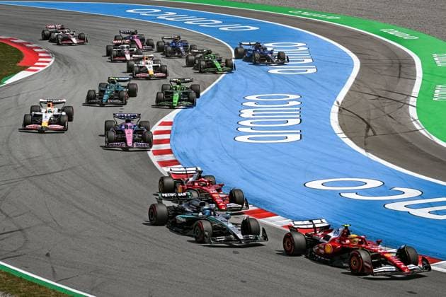 Formula 1 GP Barcelona Sunday, 01 06 2025 Race start Lewis Hamilton 44, Scuderia FerrariGeorge Russell 63, Mercedes AMG Petronas F1 TeamCharles Leclerc 16, Scuderia Ferrari Formula 1 GP Barcelona Sunday, 01 06 2025 Copyright: xBEAUTIFULxSPORTS Erlhofx