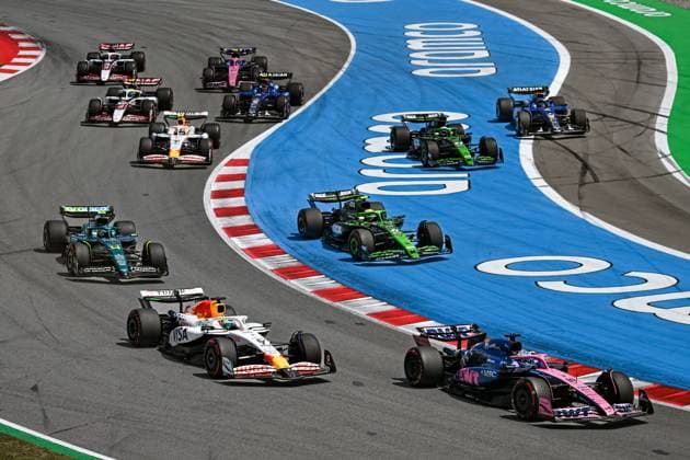 Formula 1 GP Barcelona Sunday, 01 06 2025 Race start Pierre Gasly 10, BWT Alpine F1 TeamIsack Hadjar, 6, Visa Cash App RB Formula One TeamFernando Alonso 14, Aston Martin Aramco F1 Team Gabriel Bortoleto 5, Stake F1 Team Kick SauberNico Hülkenberg 27, Stake F1 Team Kick Sauber and Alexander Albon 23, Williams Racing are next to the track Formula 1 GP Barcelona Sunday, 01 06 2025 Copyright: xBEAUTIFULxSPORTS Erlhofx