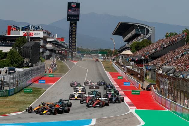 Start, 1 Max Verstappen NLD, Oracle Red Bull Racing , 4 Lando Norris GBR, McLaren F1 Team , 63 George Russell GBR, Mercedes AMG Petronas F1 Team , 44 Lewis Hamilton GBR, Scuderia Ferrari HP , 16 Charles Leclerc MCO, Scuderia Ferrari HP , 12 Andrea Kimi Antonelli ITA, Mercedes AMG Petronas F1 Team , F1 Grand Prix of Spain at Circuit de Barcelona Catalunya on June 1, 2025 in Barcelona, Spain Photo by HOCH ZWEI Barcelona Spain