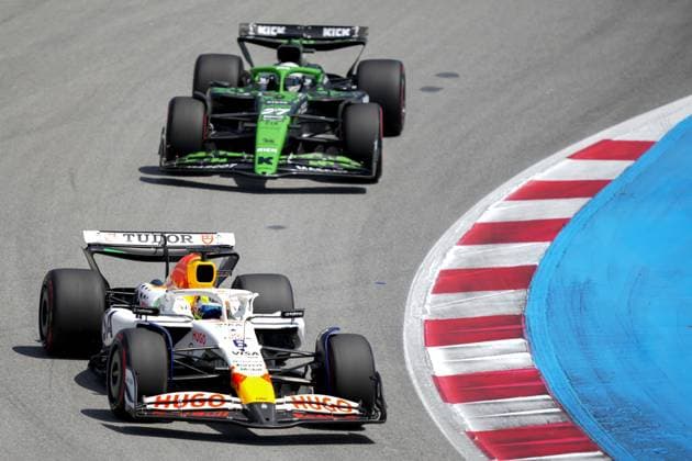 BARCELONA - Isack Hadjar (Racing Bulls) in action for Nico Hulkenberg (Kick Sauber) at the Circuit de Barcelona-Catalunya during qualifying for the Spanish Grand Prix. ANP SANDER KING xVIxANPxSportx xxANPxIVx 529115319 originalFilename: 529115319.jpg