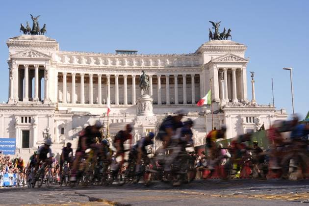 The pack rides during the stage 21 of the Giro d™Italia from Roma to Roma, Italy - Sunday, June 01, 2025. - cycling.  Copyright: xFabioxFerrari LaPressex