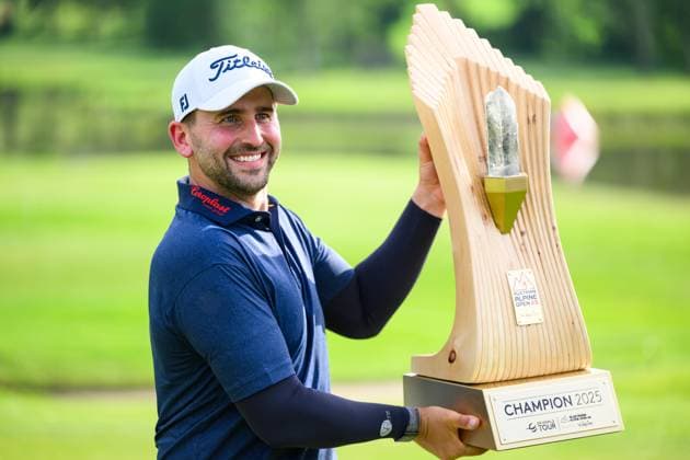 GOLF - Austrian Alpine Open HENNDORF,AUSTRIA,01.JUN.25 - GOLF - DP World Tour, Austrian Alpine Open, Golfclub Gut Altentann. Image shows Nicolai Von Dellingshausen (GER) at the award ceremony.  GEPAxpictures xChristianxMoser