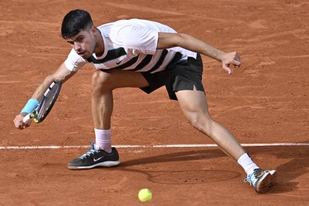 2025 Roland-Garros - Day 8 PARIS, FRANCE - JUNE 01: Carlos Alcaraz of Spain and Ben Shelton of USA compete during the Men s Singles Fourth Round match on Day Eight of the 2025 French Open at Roland Garros on June 01, 2025 in Paris, France. Burak Akbulut Anadolu Paris France. Editorial use only. Please get in touch for any other usage.  Copyright: x2025xAnadoluxBurakxAkbulutx